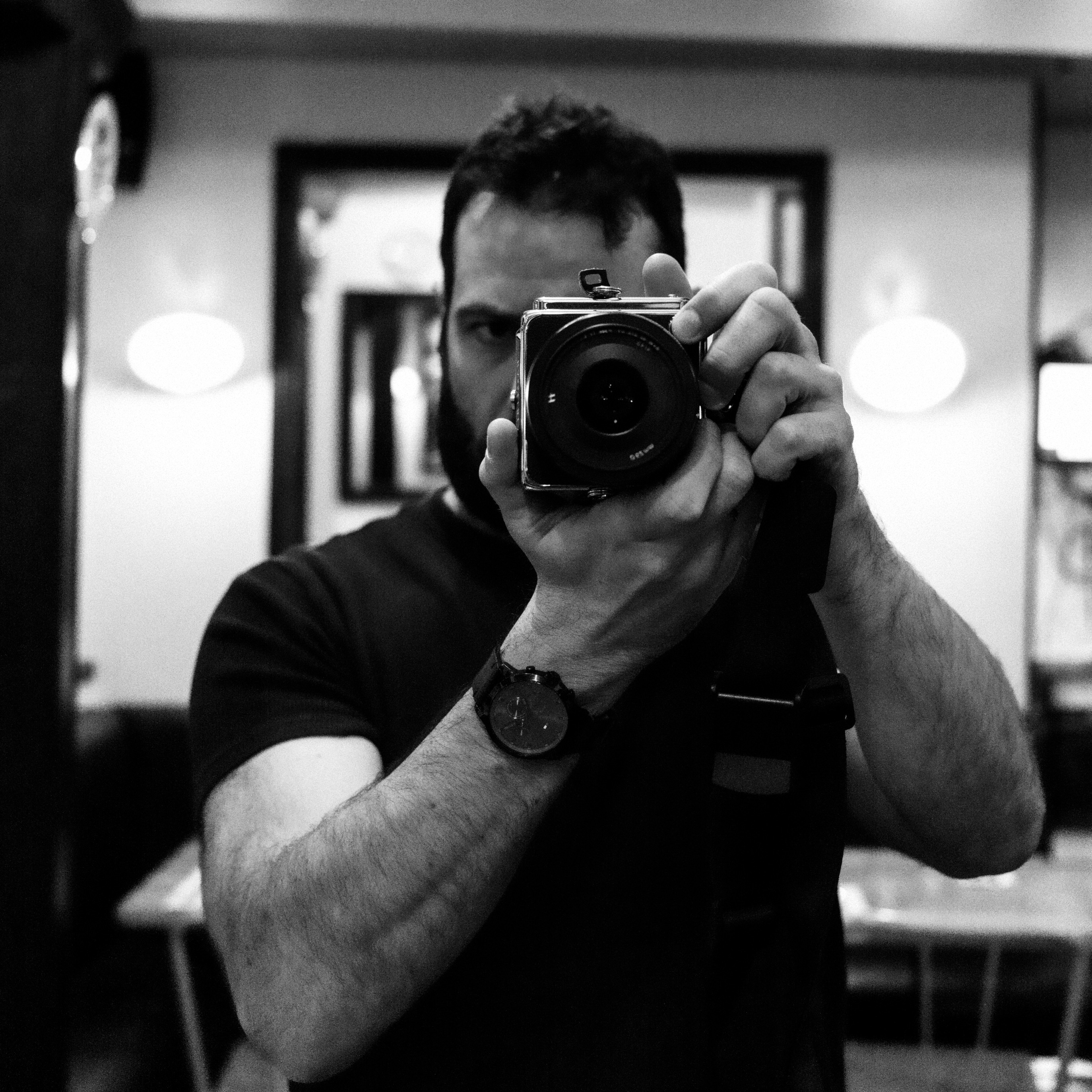 Max Barrett — autoportrait au Hasselblad